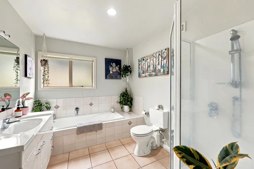 Photos of 6 Coralsea Way