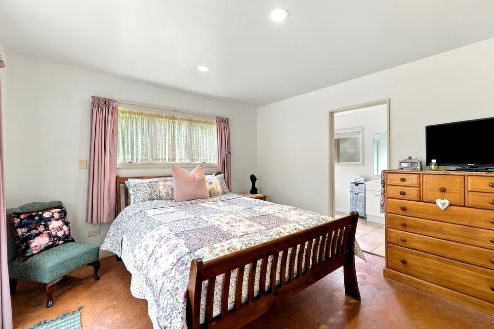 Photos of 6 Coralsea Way