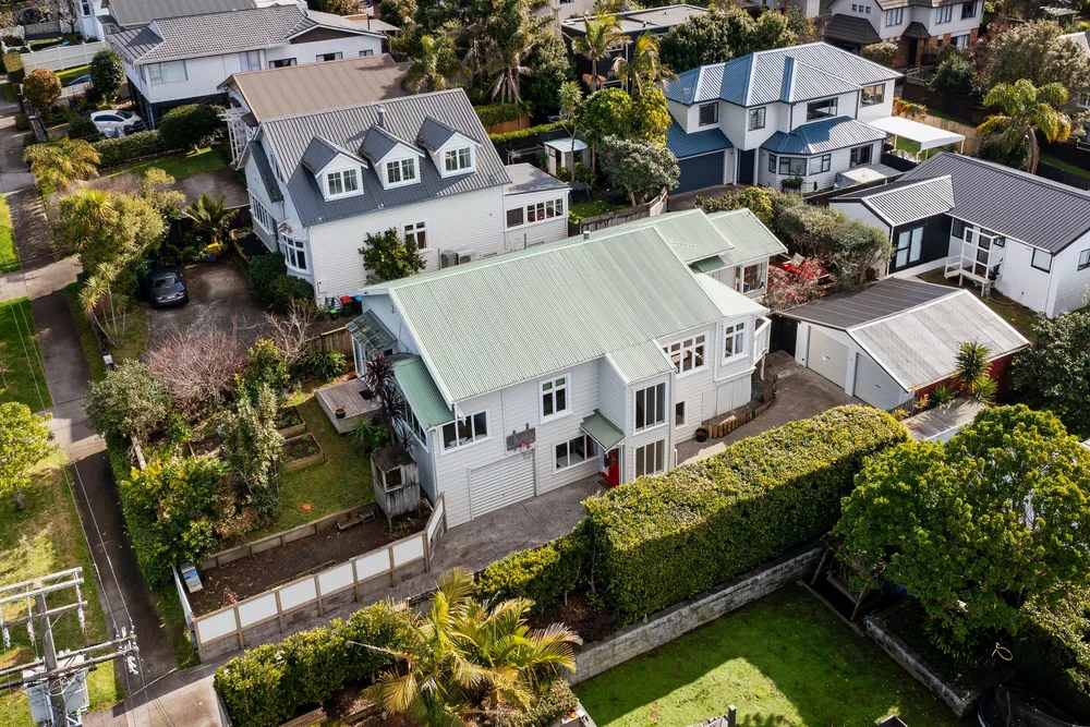 Photos of 1 Highland Road