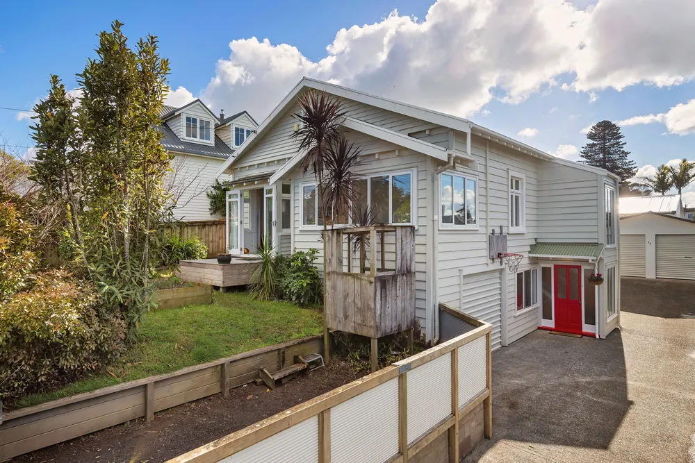 Photos of 1 Highland Road