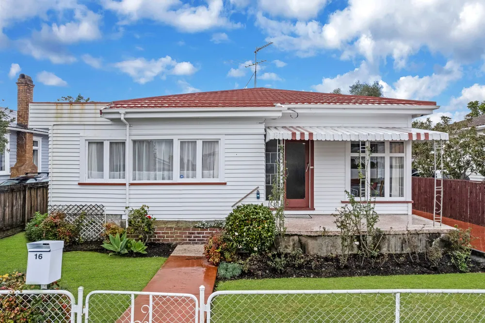 Photos of 16 Huntingtree Avenue