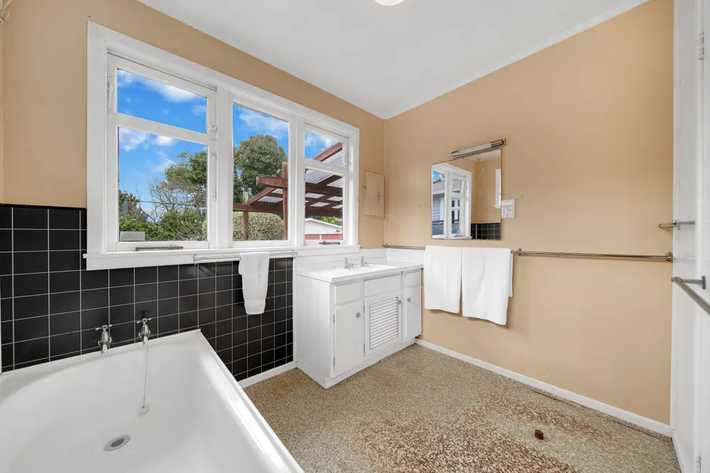 Photos of 16 Huntingtree Avenue