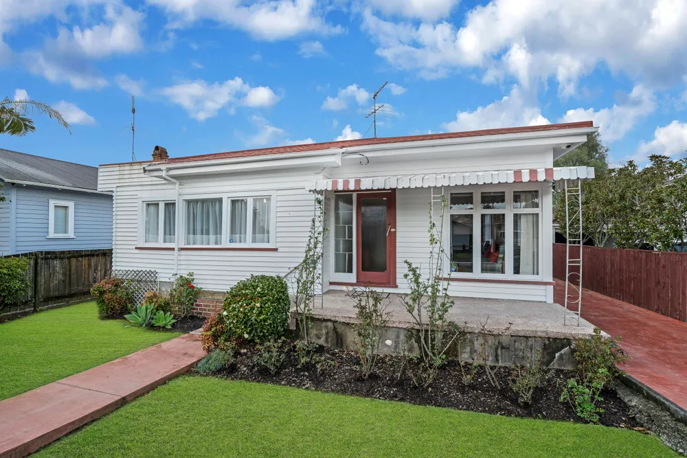 Photos of 16 Huntingtree Avenue