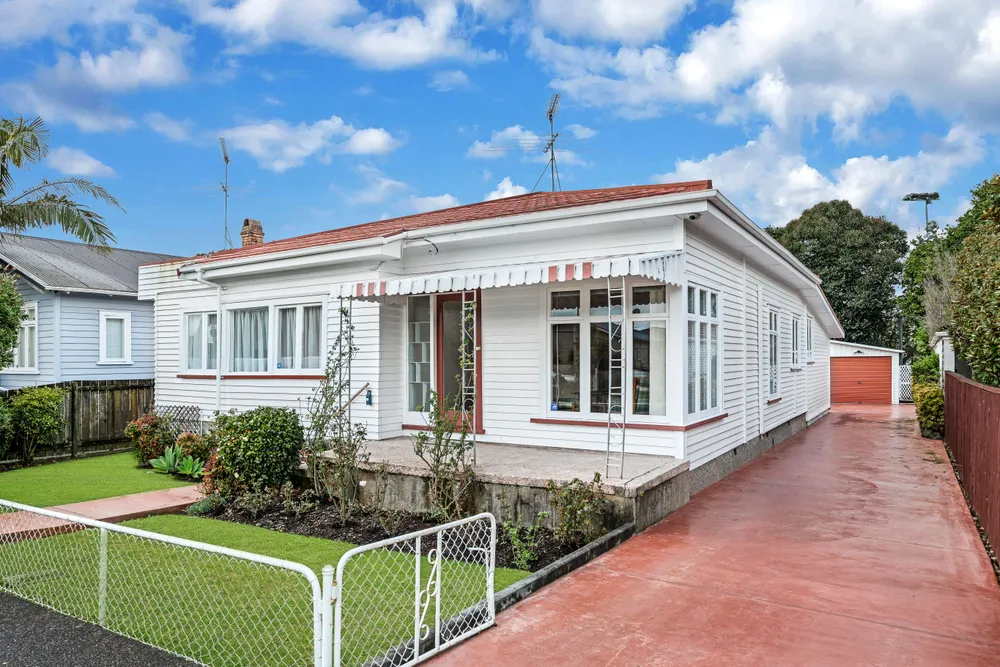 Photos of 16 Huntingtree Avenue