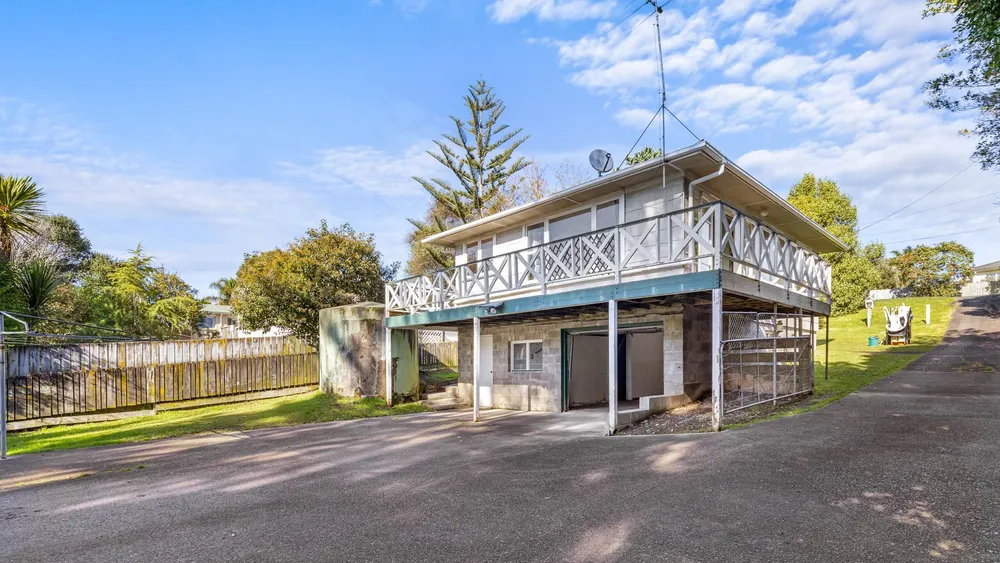 Photos of 352 Whangaparaoa Road