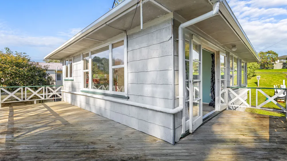 Photos of 352 Whangaparaoa Road