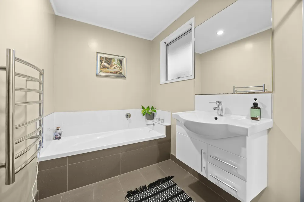 Photos of 19 Pahi Place