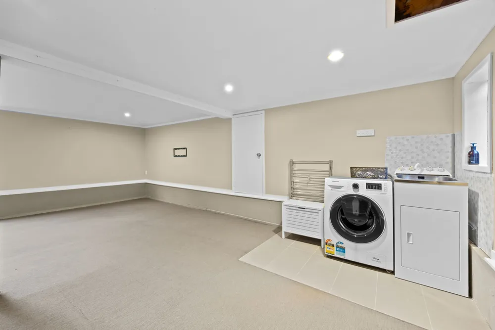 Photos of 19 Pahi Place