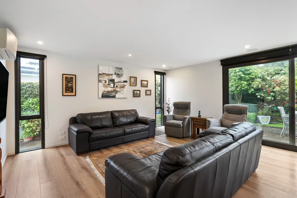 Photos of 20A Queensway