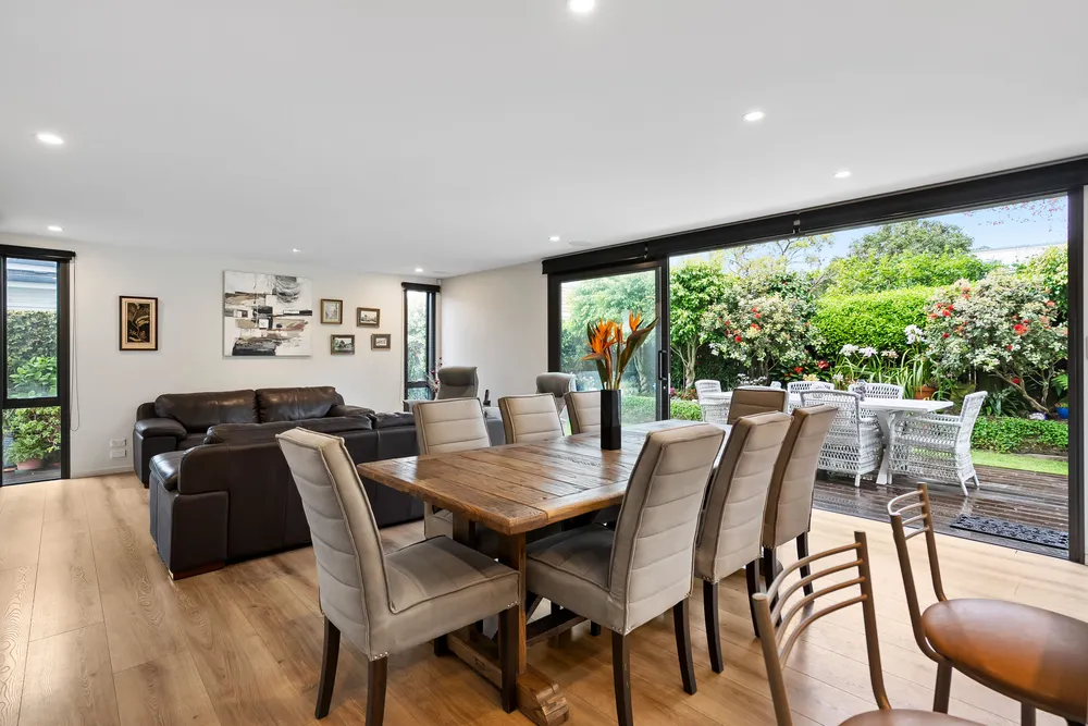 Photos of 20A Queensway