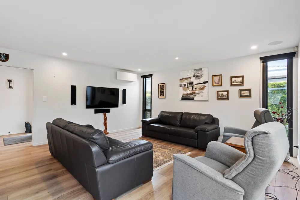Photos of 20A Queensway