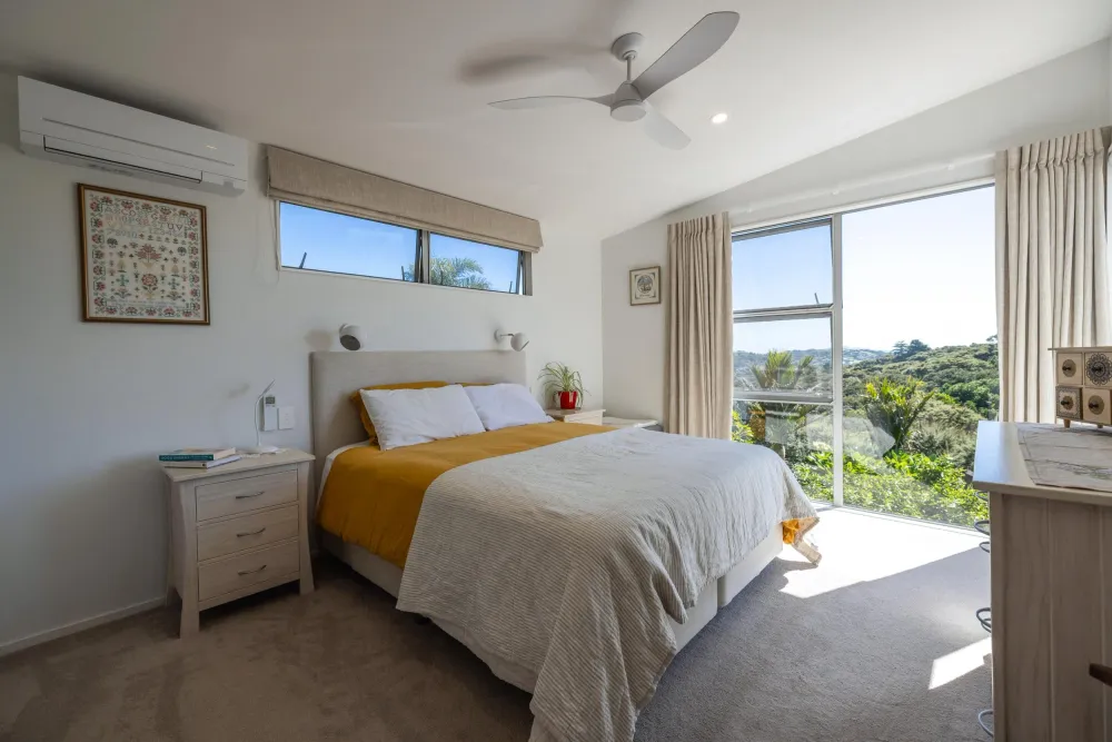 Photos of 54 Hekerua Road
