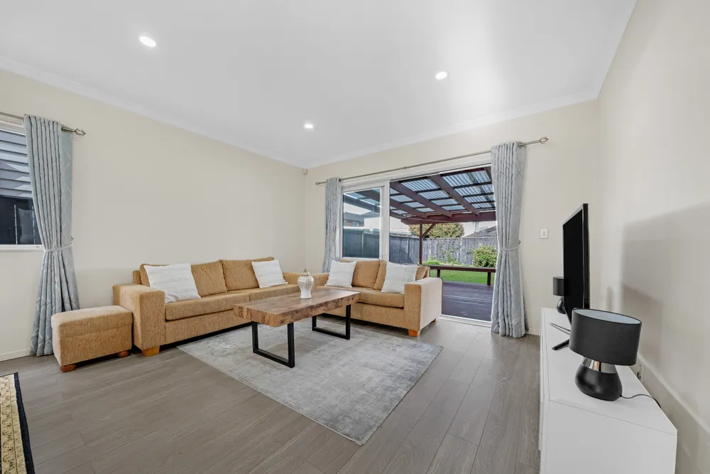 Photos of 135 Flat Bush School Road