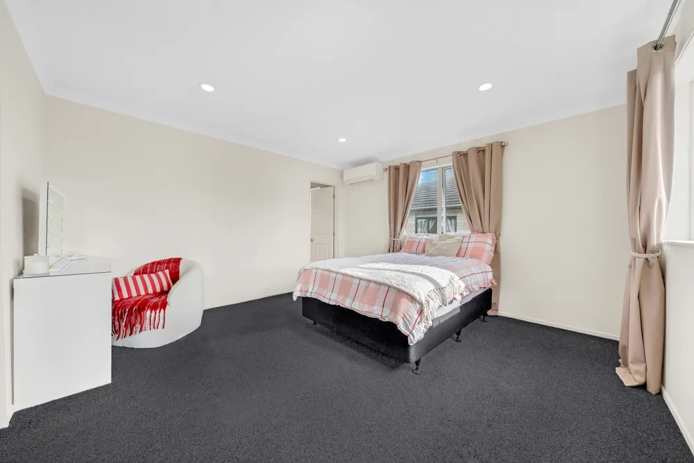 Photos of 135 Flat Bush School Road