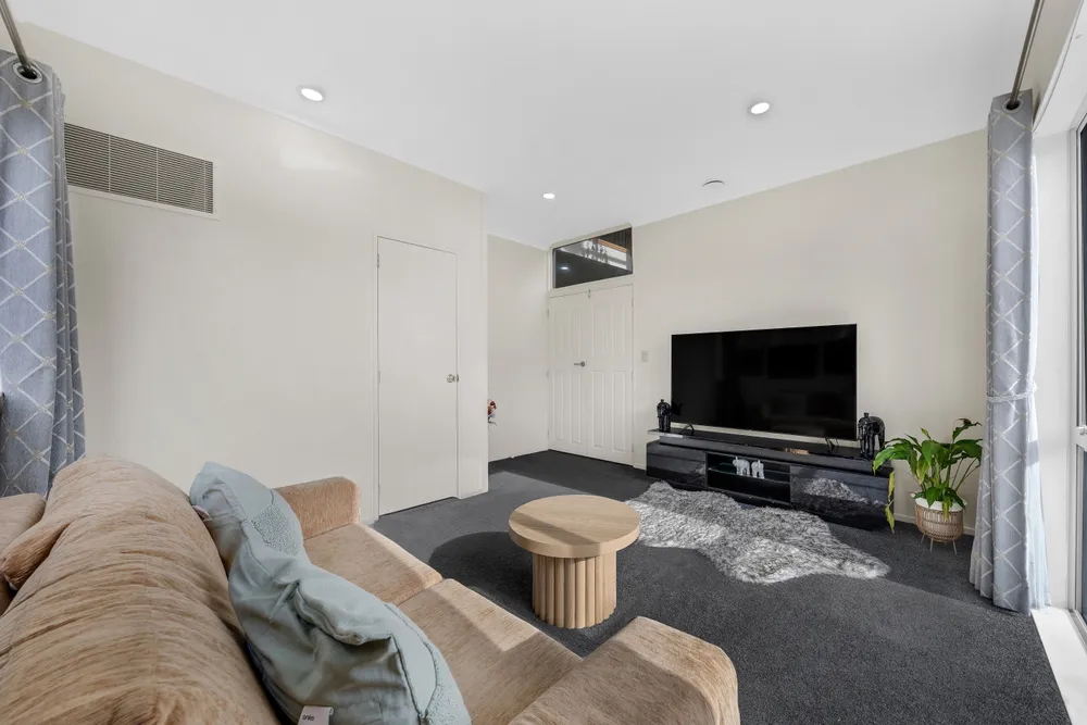 Photos of 135 Flat Bush School Road