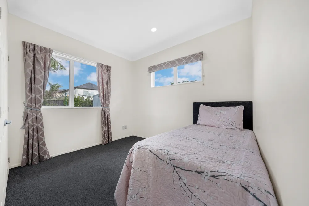 Photos of 135 Flat Bush School Road