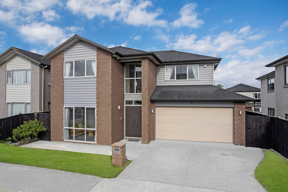 Photos of 135 Flat Bush School Road