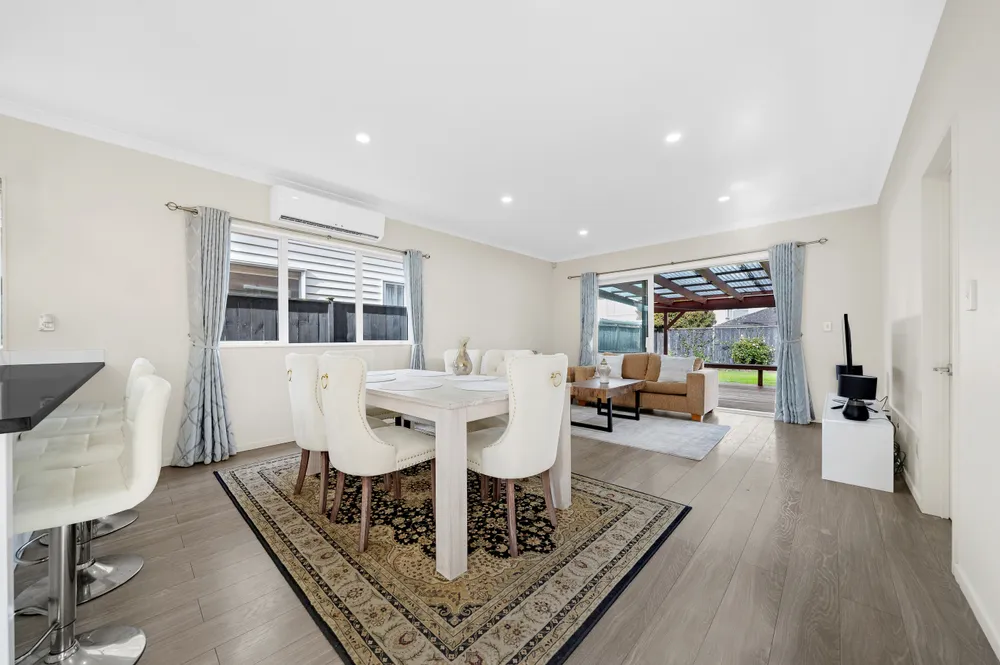 Photos of 135 Flat Bush School Road