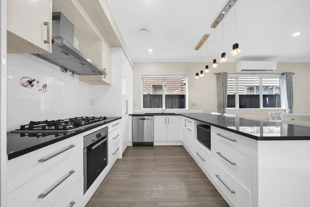 Photos of 135 Flat Bush School Road