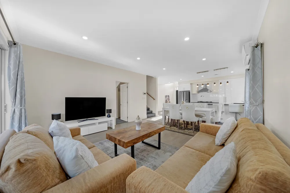 Photos of 135 Flat Bush School Road