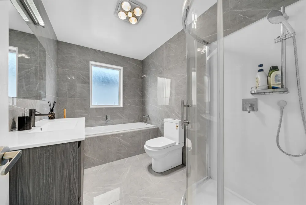 Photos of 135 Flat Bush School Road