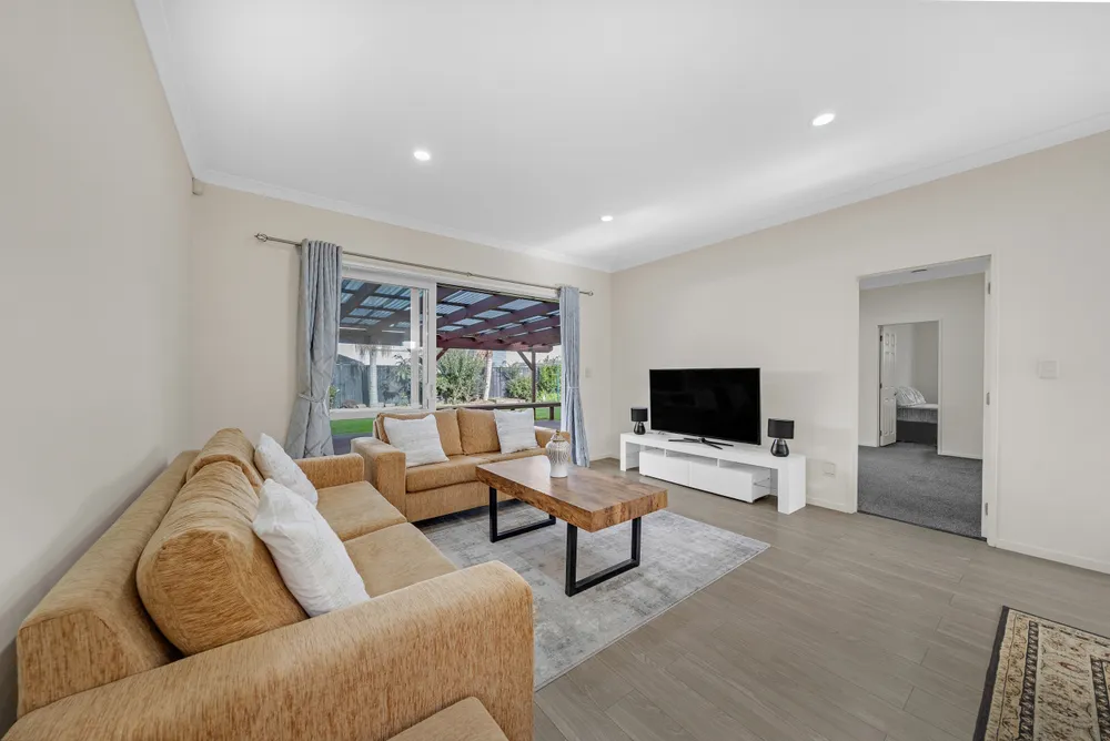 Photos of 135 Flat Bush School Road