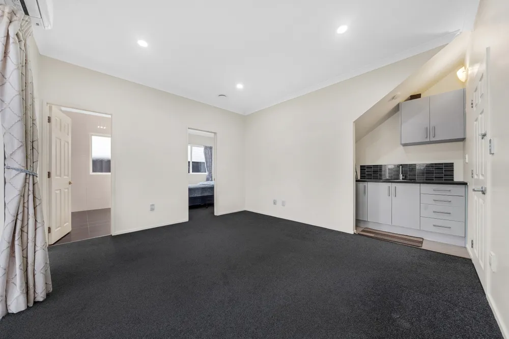 Photos of 135 Flat Bush School Road