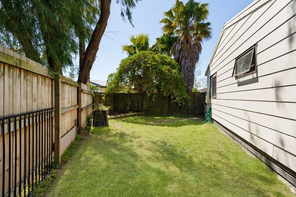 Photos of 139A Eversham Road