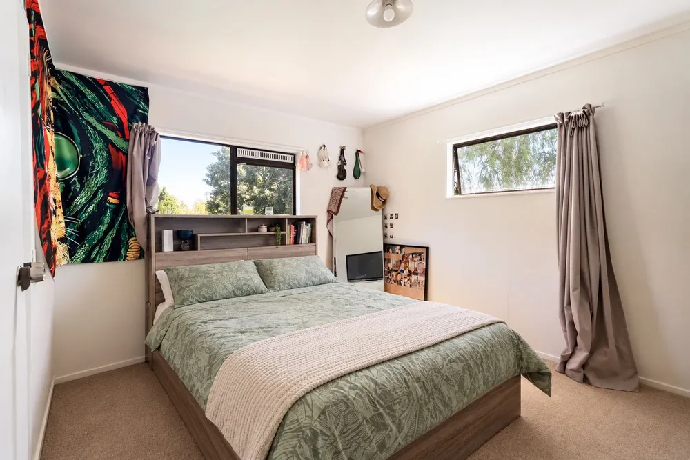 Photos of 139A Eversham Road