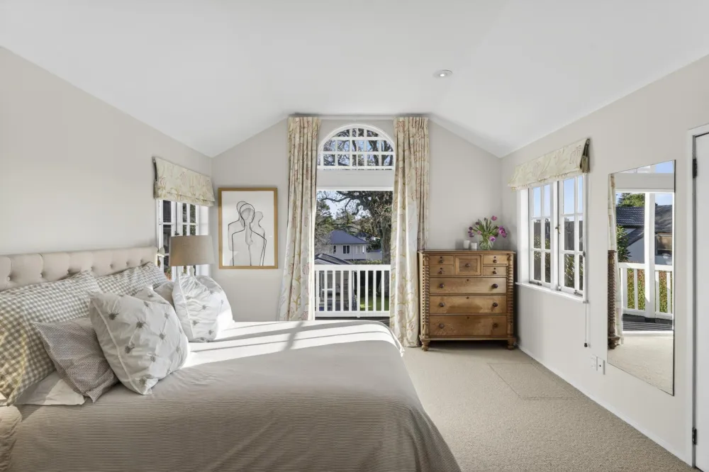 Photos of 36 Waiatarua Road