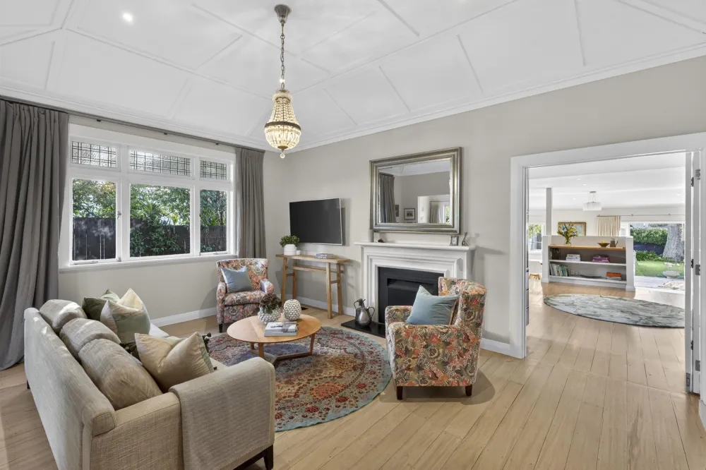 Photos of 36 Waiatarua Road