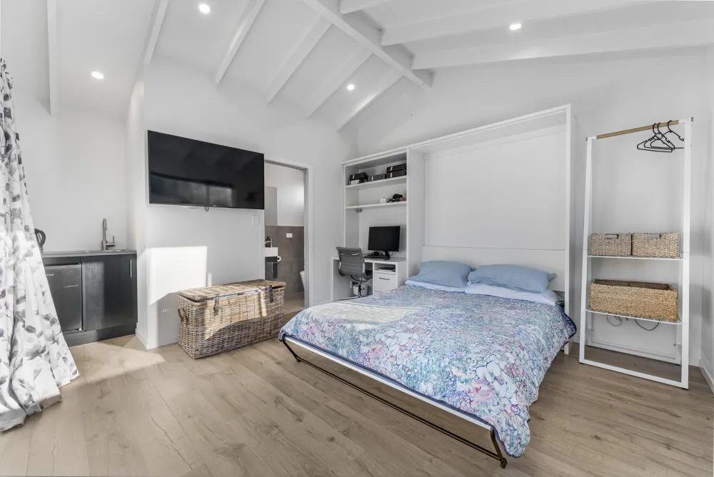 Photos of 36 Waiatarua Road