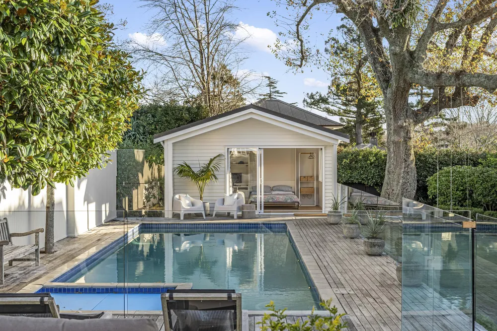 Photos of 36 Waiatarua Road