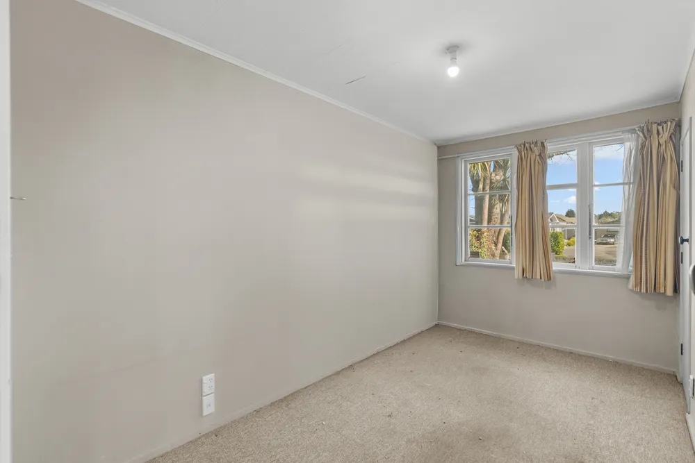 Photos of 8 Ballantyne Avenue