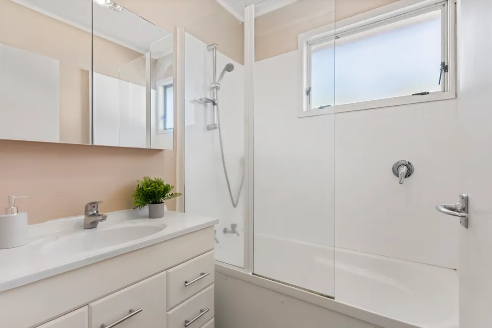 Photos of 2/69 Titirangi Road