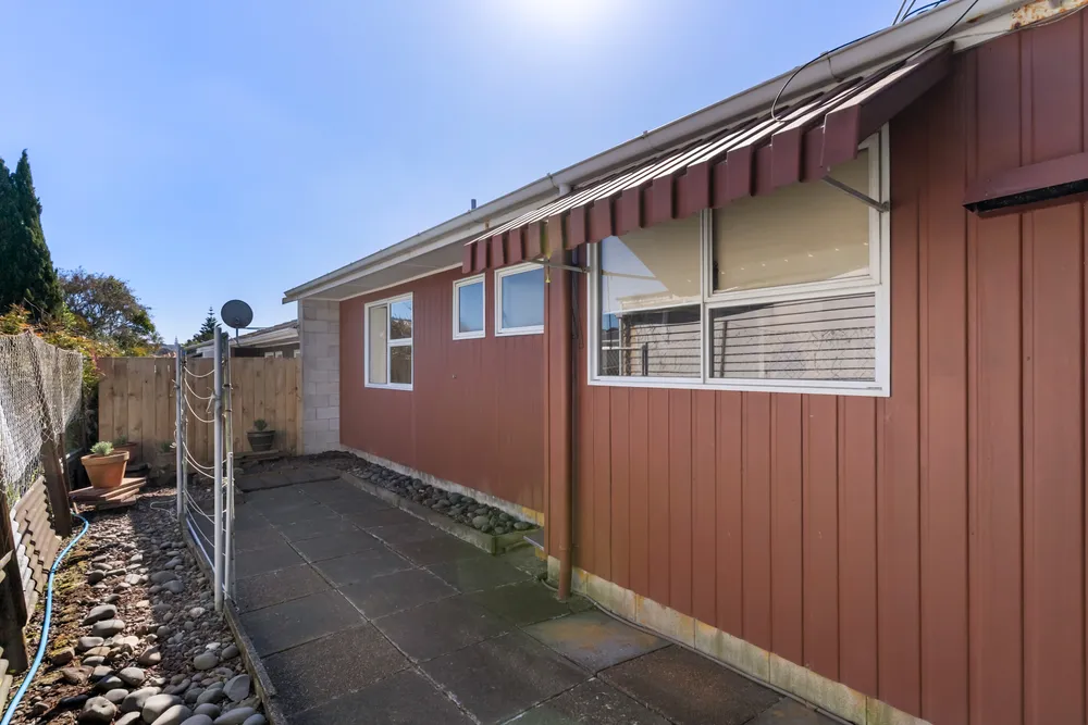 Photos of 2/69 Titirangi Road