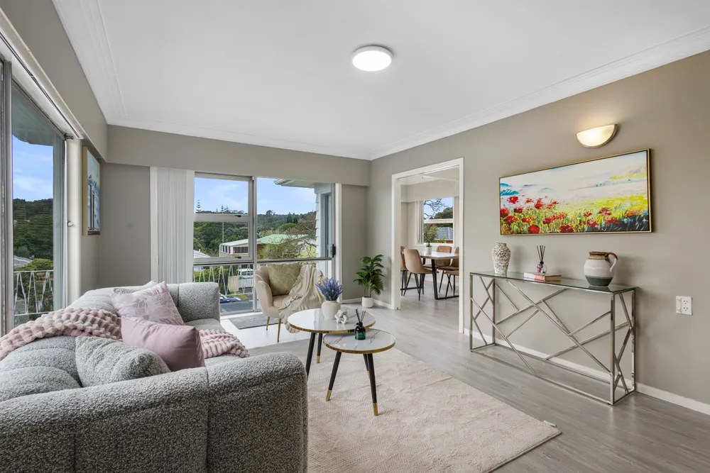 Photos of 7 Lawrence Crescent