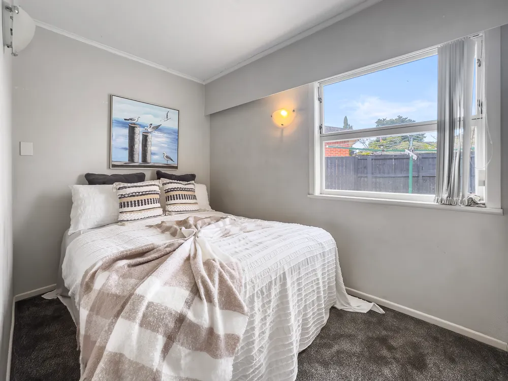 Photos of 7 Lawrence Crescent