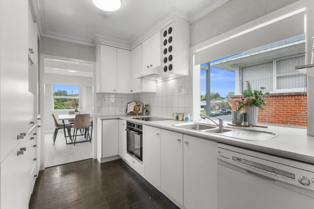 Photos of 7 Lawrence Crescent