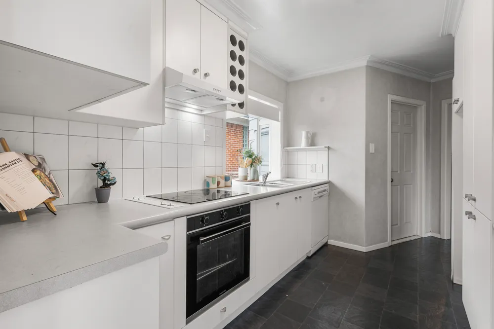 Photos of 7 Lawrence Crescent