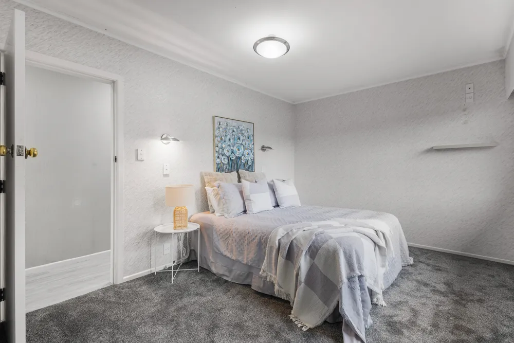 Photos of 7 Lawrence Crescent