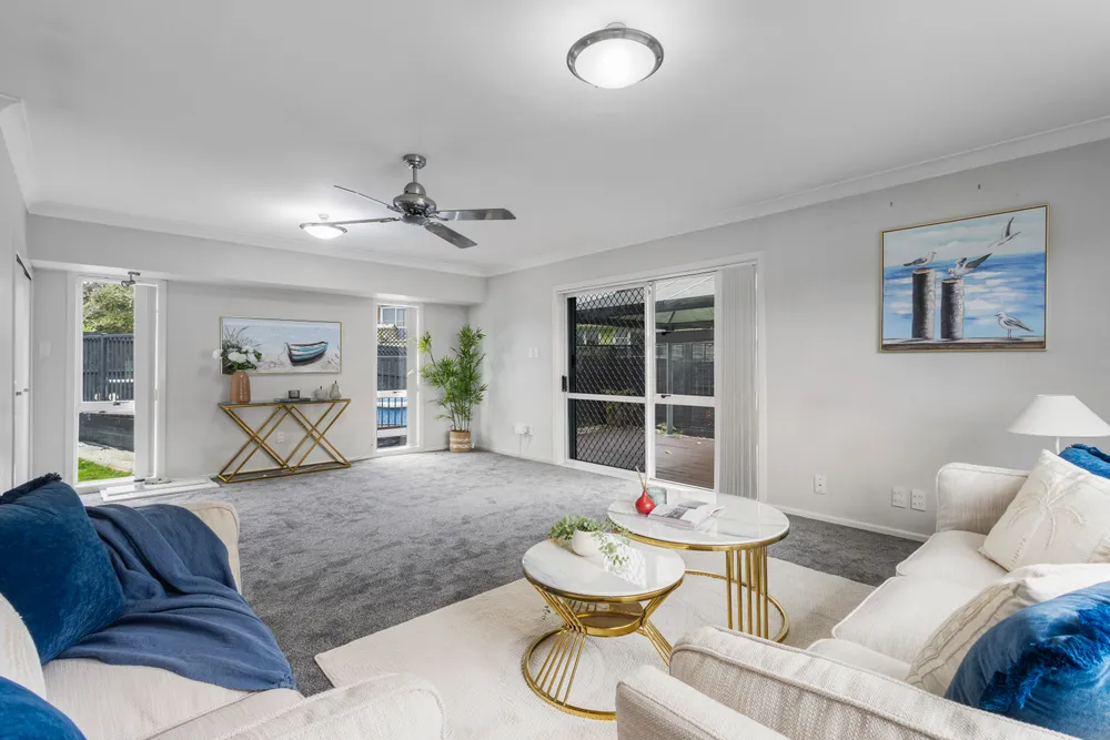 Photos of 7 Lawrence Crescent