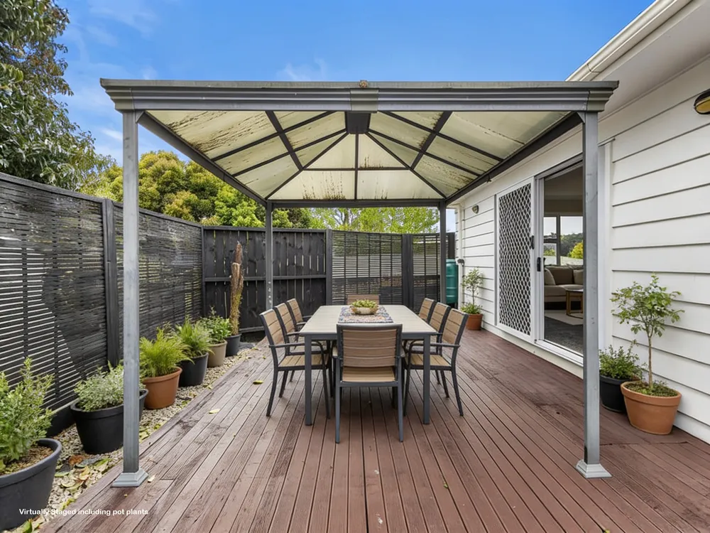Photos of 7 Lawrence Crescent