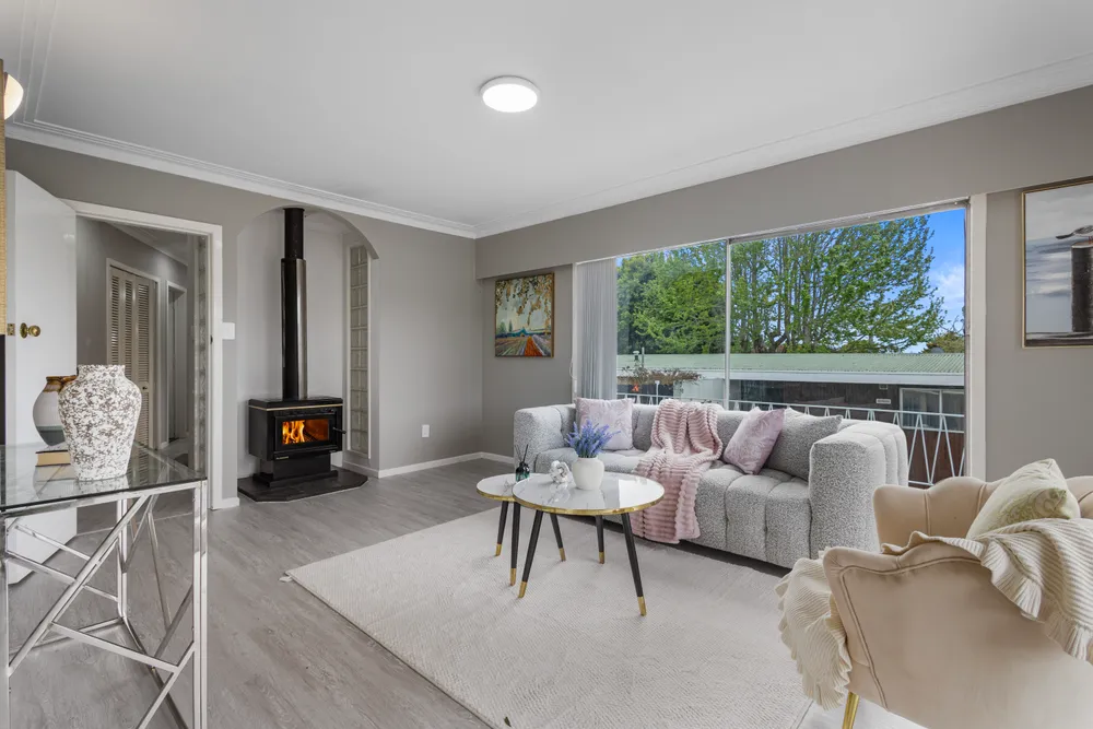 Photos of 7 Lawrence Crescent