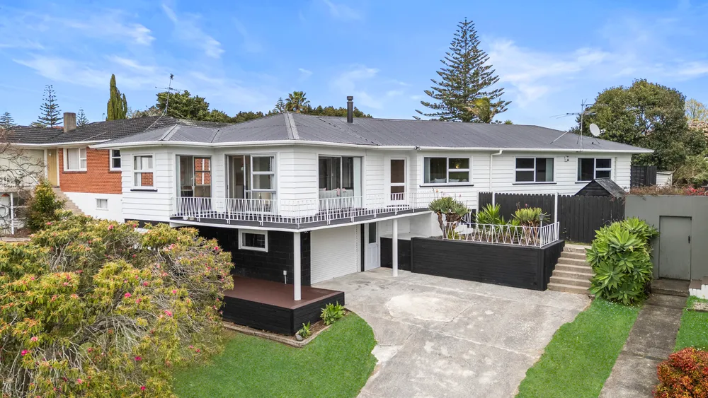 Photos of 7 Lawrence Crescent