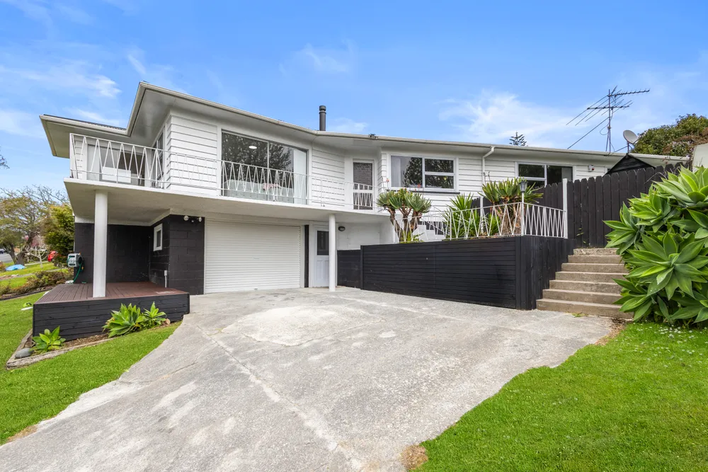Photos of 7 Lawrence Crescent