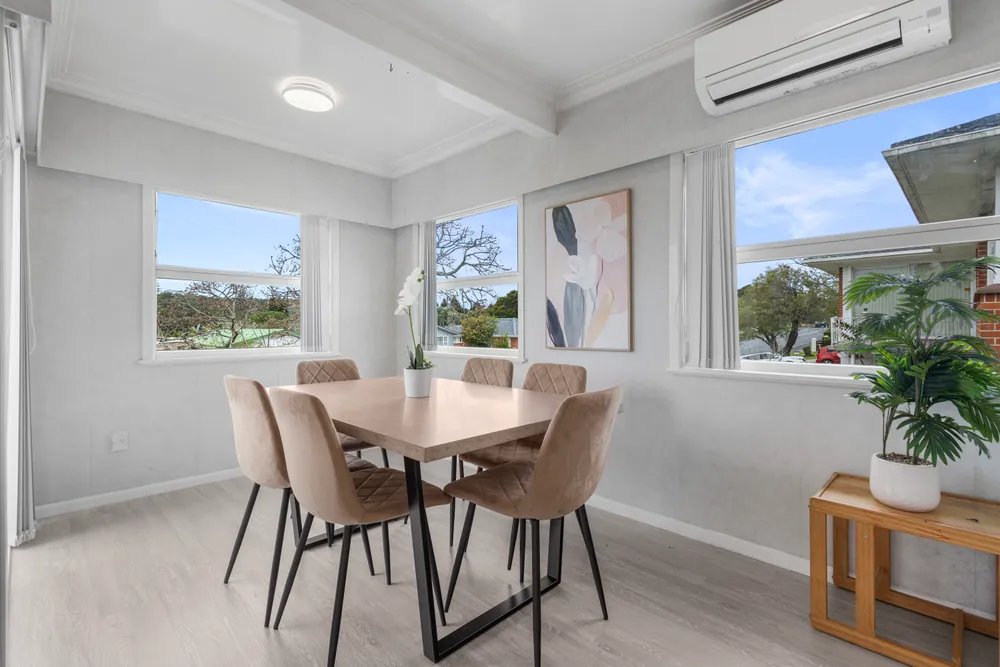 Photos of 7 Lawrence Crescent