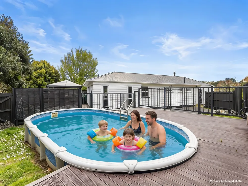 Photos of 7 Lawrence Crescent