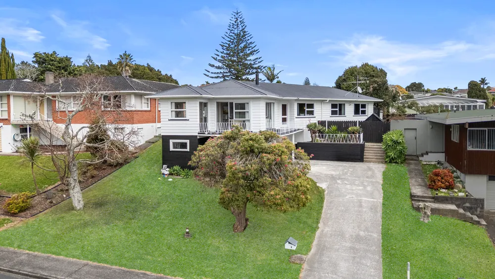 Photos of 7 Lawrence Crescent