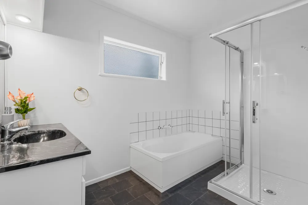 Photos of 7 Lawrence Crescent